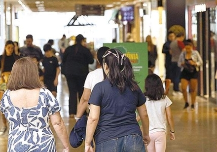 Regra para trabalho no comércio vai entrar em vigor