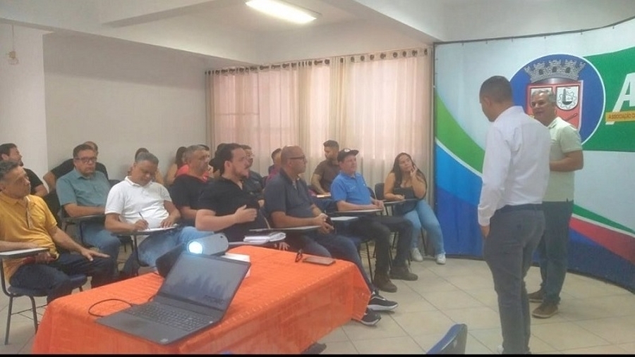Reunião com prestadores de serviços automotivos.